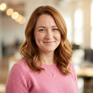 Emily Watson, chargée du service client au sein de Ample Titrévane